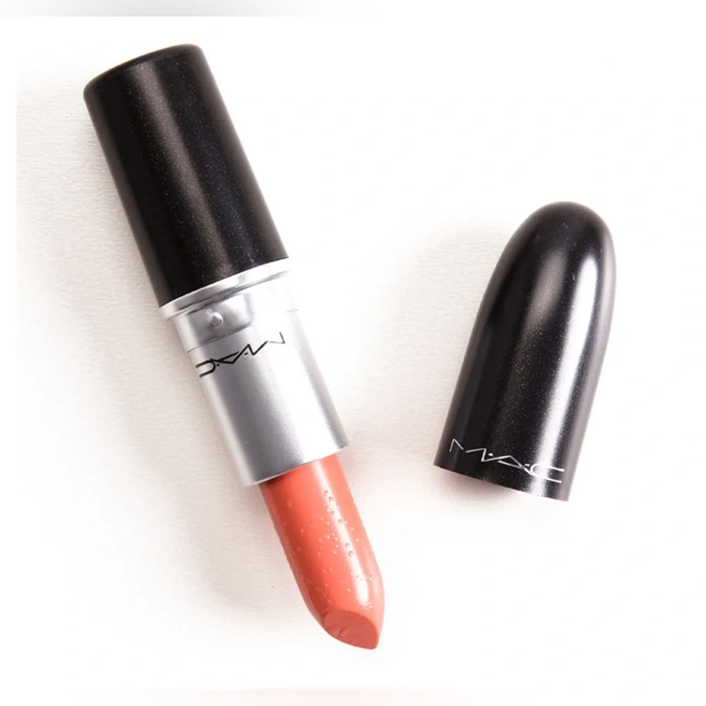 MAC RAZZLEDAZZLER Lustre Lipstick. NEW IN BOX. LIMITED EDITION.